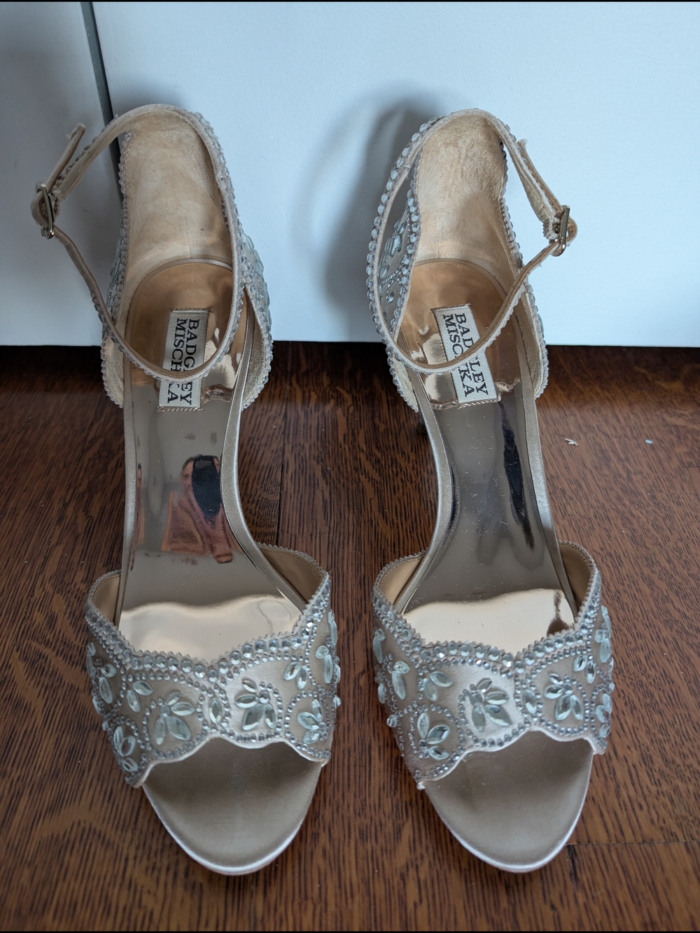 Badgley Mischka Silver Beige Floral Beaded Open Toe Shoes Size 8.5